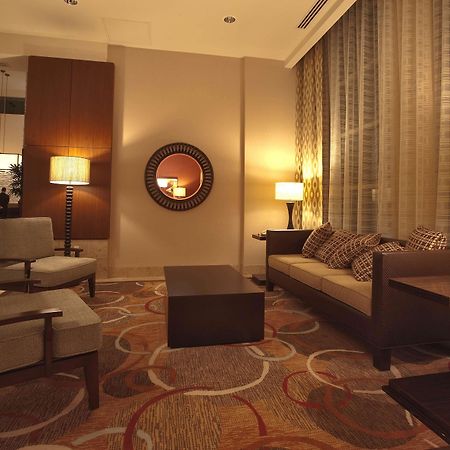 Embassy Suites Palmdale Interior photo