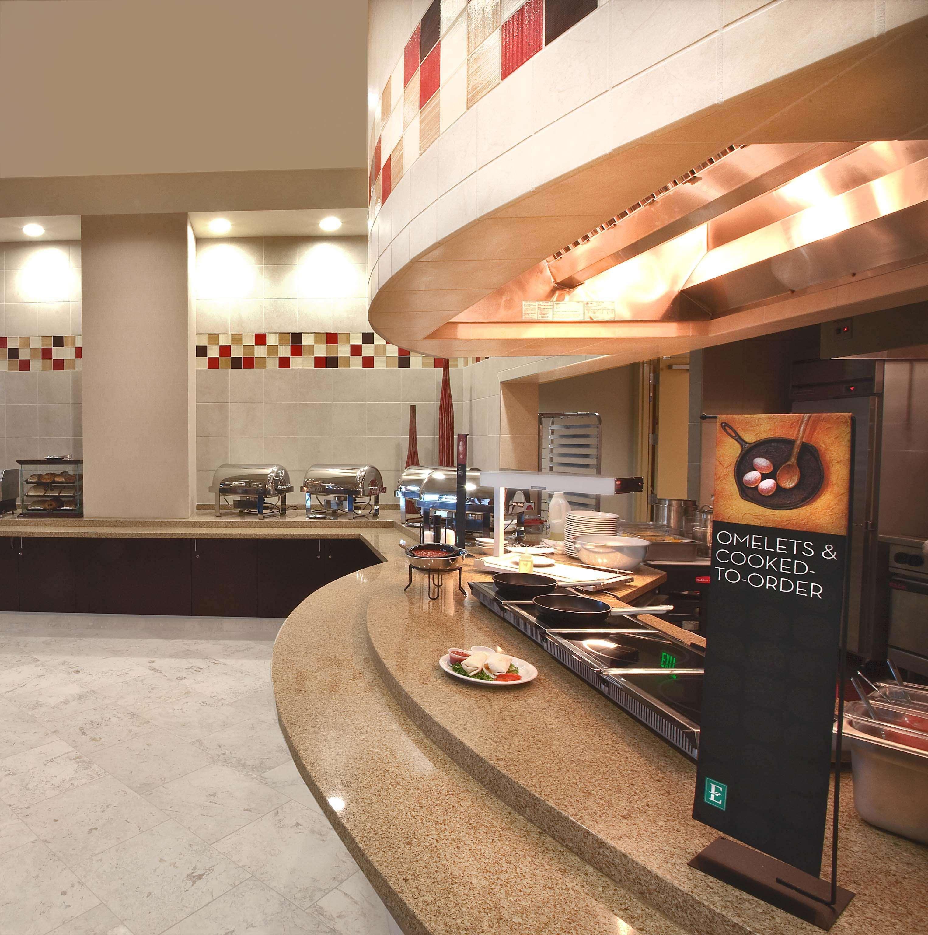 Embassy Suites Palmdale Restaurant photo